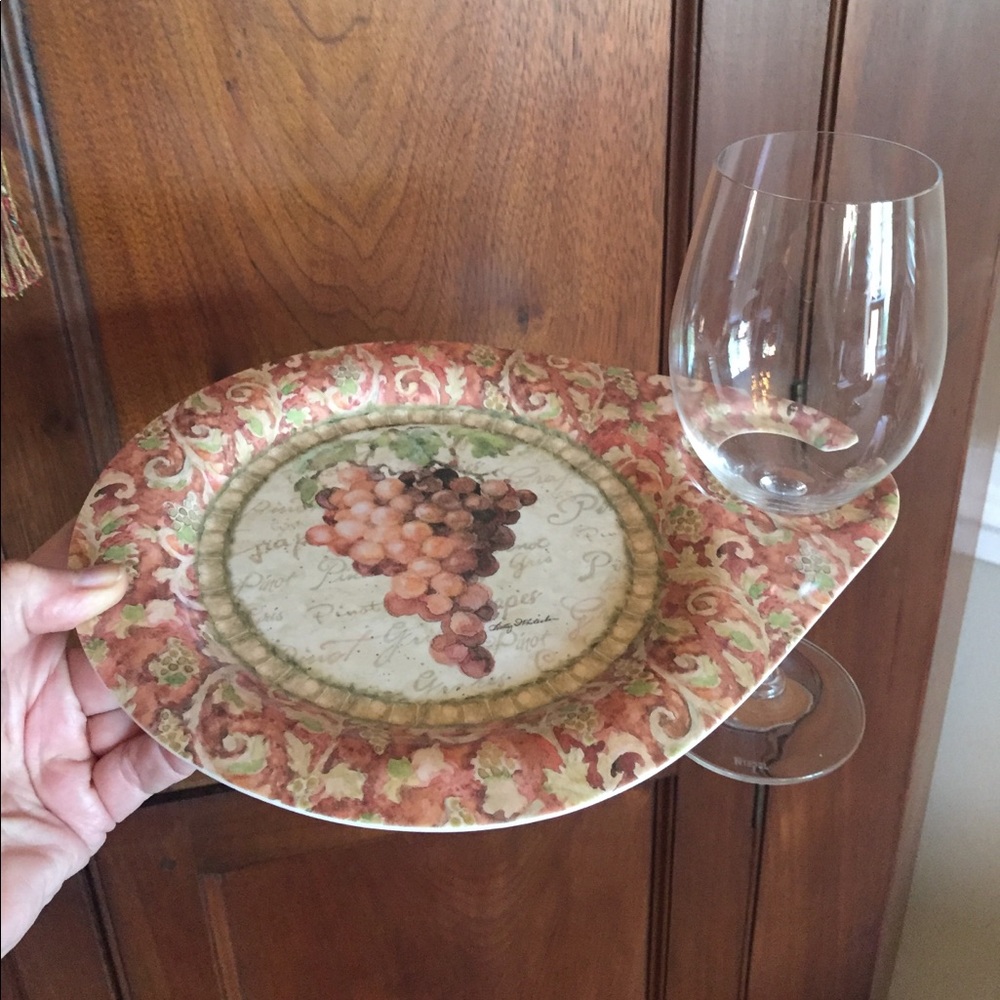 Buffet mingling plates with wine holder